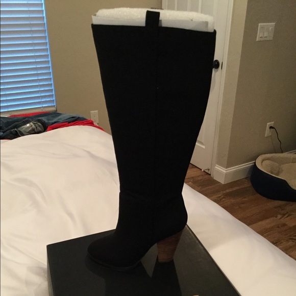 Charles David Size 7 Suede Boot - Picture 4 of 5